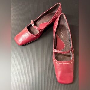AEROSOLES Women's Red Flats with Strap